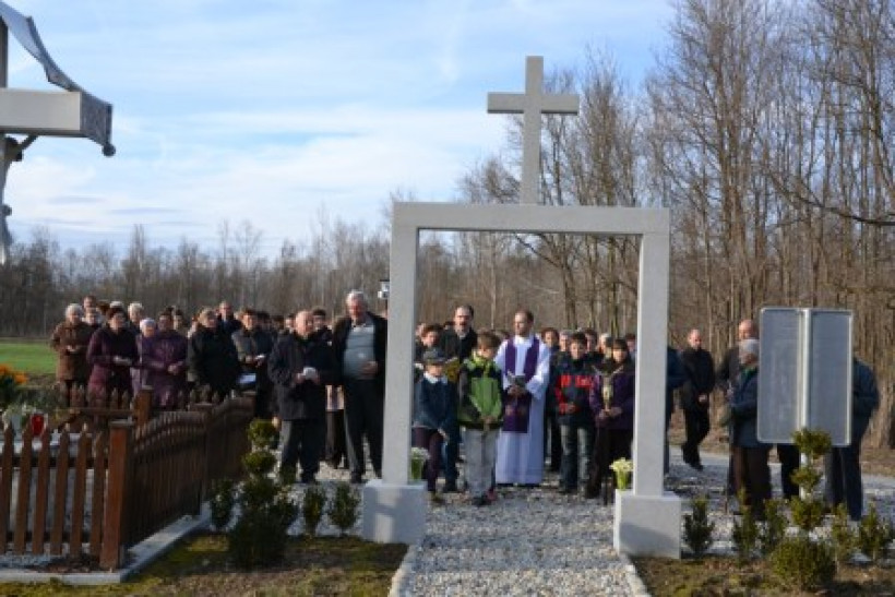 Hotiza - Križev pot ob Halasovi poti