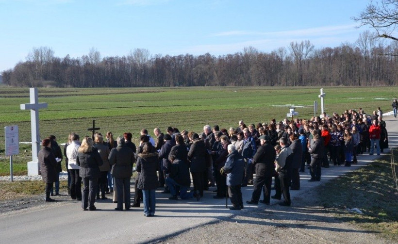 Hotiza: križev pot