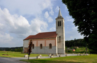 Srečanje župnijskih gospodinj, njihovih pomočnic in pomočnikov