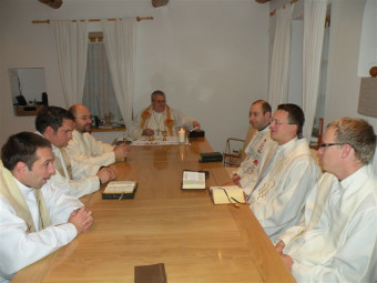 Srečanje mlajših duhovnikov s škofom 