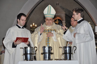 VELIKI ČETRTEK - Krizmena sveta maša