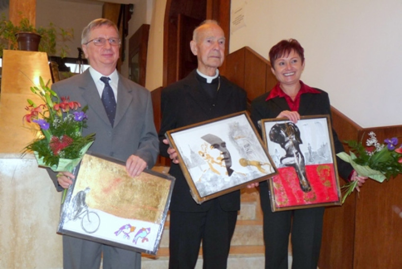 Odlikovanje za škofa dr. Jožefa Smeja