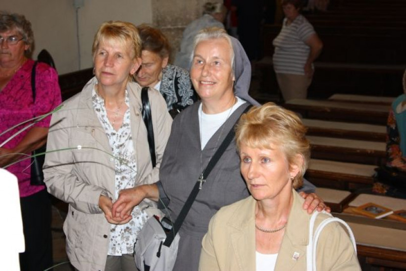 ROMANJE BOLNIH IN OSTARELIH K MARIJI VNEBOVZETI PRI GRADU